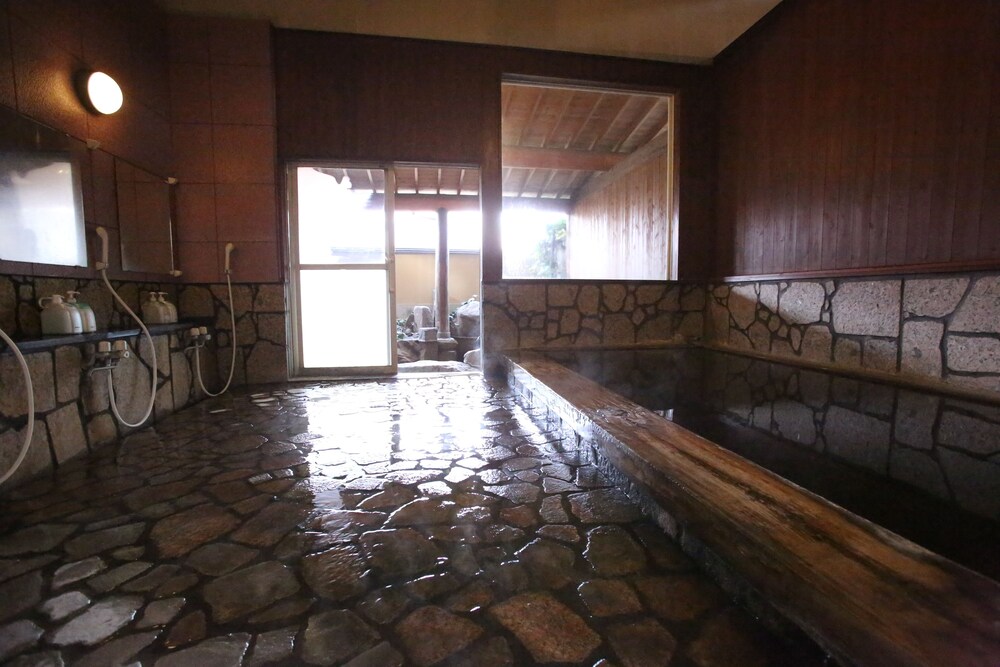 屋内スパ浴槽