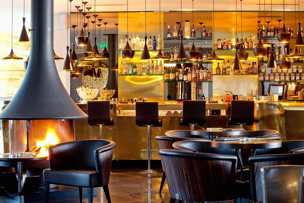 Hotel Bar