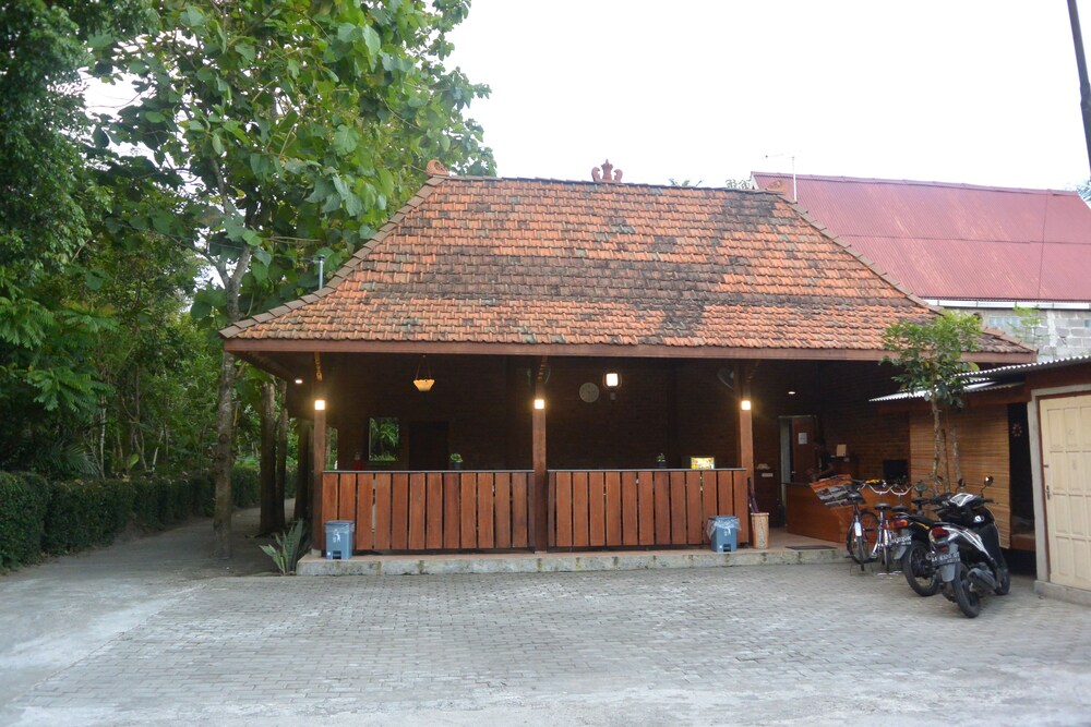 Bagian Depan Hotel