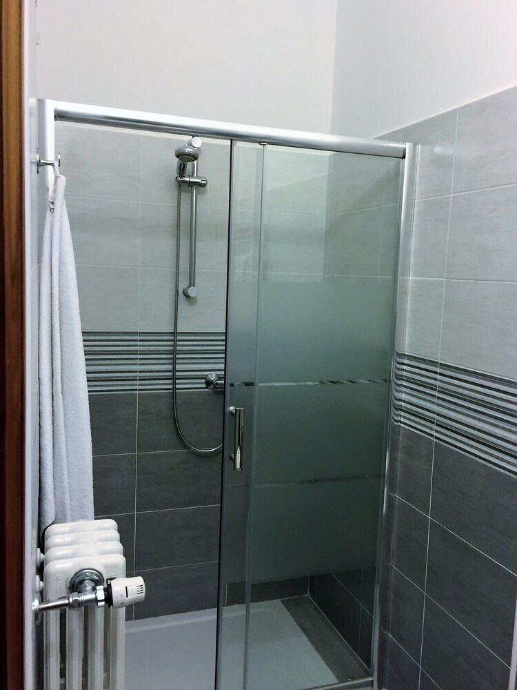 Dusche im Bad