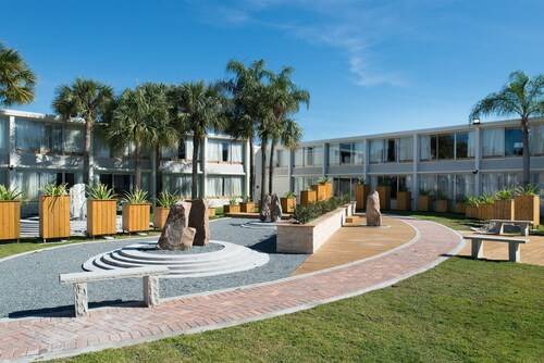 West Wing Hotel, Ascend Hotel Collection
