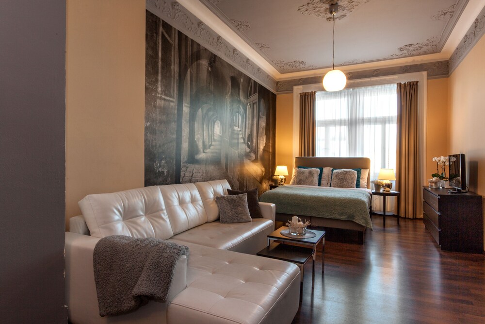 Woonruimte: Executive Family 2 Bedroom Apartment with Balcony (5 Adults)
