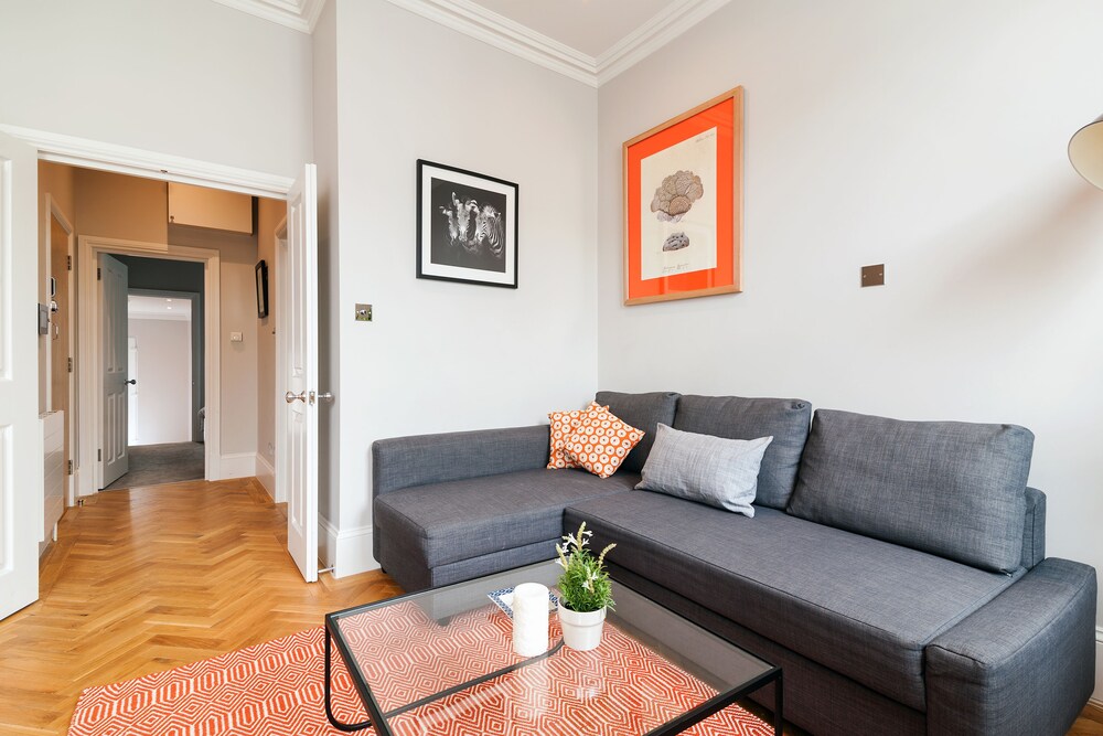 거실 (아파트, 침실 2개 (The Victorian Ongar Road House III))