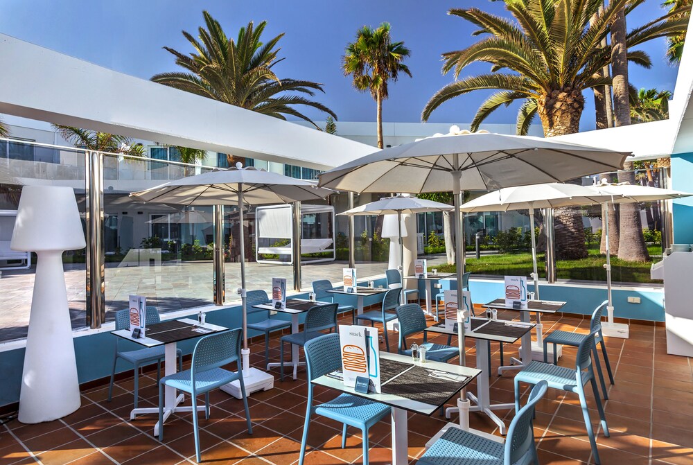 Poolside Bar