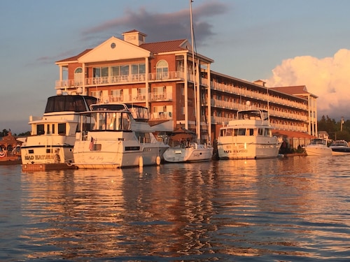 Riveredge Resort