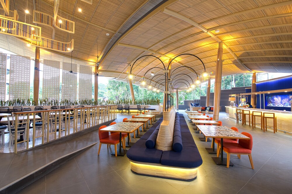 Hotel Lounge