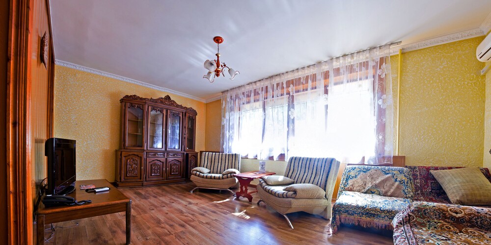 Superior Apartment, 1 Bedroom (29/41 Mametov St.) - Living Room