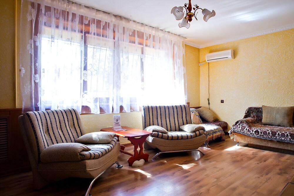 Superior Apartment, 1 Bedroom (29/41 Mametov St.) - Living Area