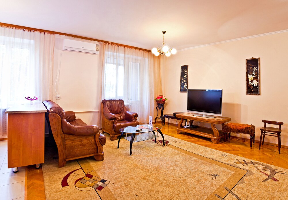 Deluxe Apartment, 1 Bedroom (99 Gogol St.) - Living Room