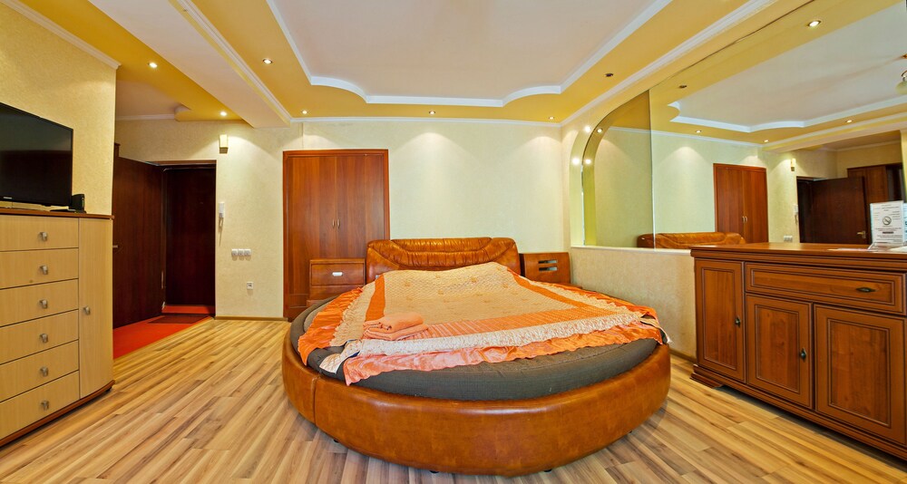 Romantic Apartment, Balcony (Zheltoksan Street 78) - Living Area