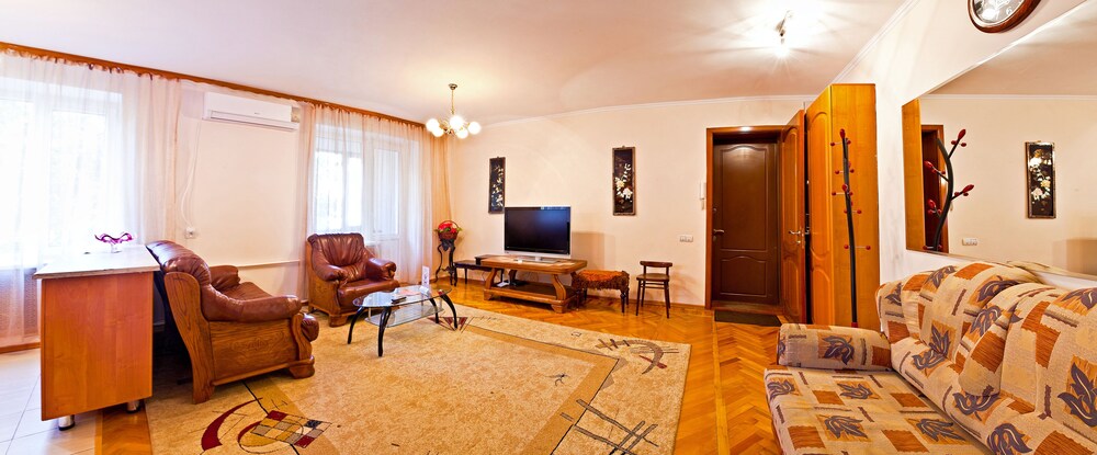 Deluxe Apartment, 1 Bedroom (99 Gogol St.) - Living Room