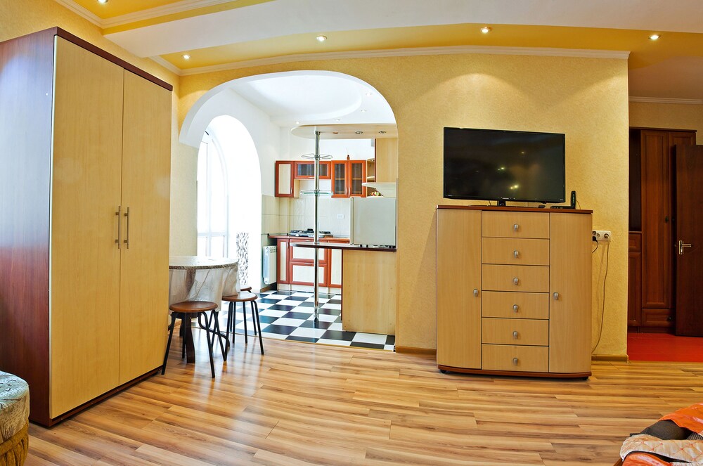 Romantic Apartment, Balcony (Zheltoksan Street 78) - Living Area