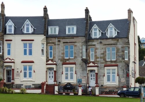 Corran House Guest House & Hostel