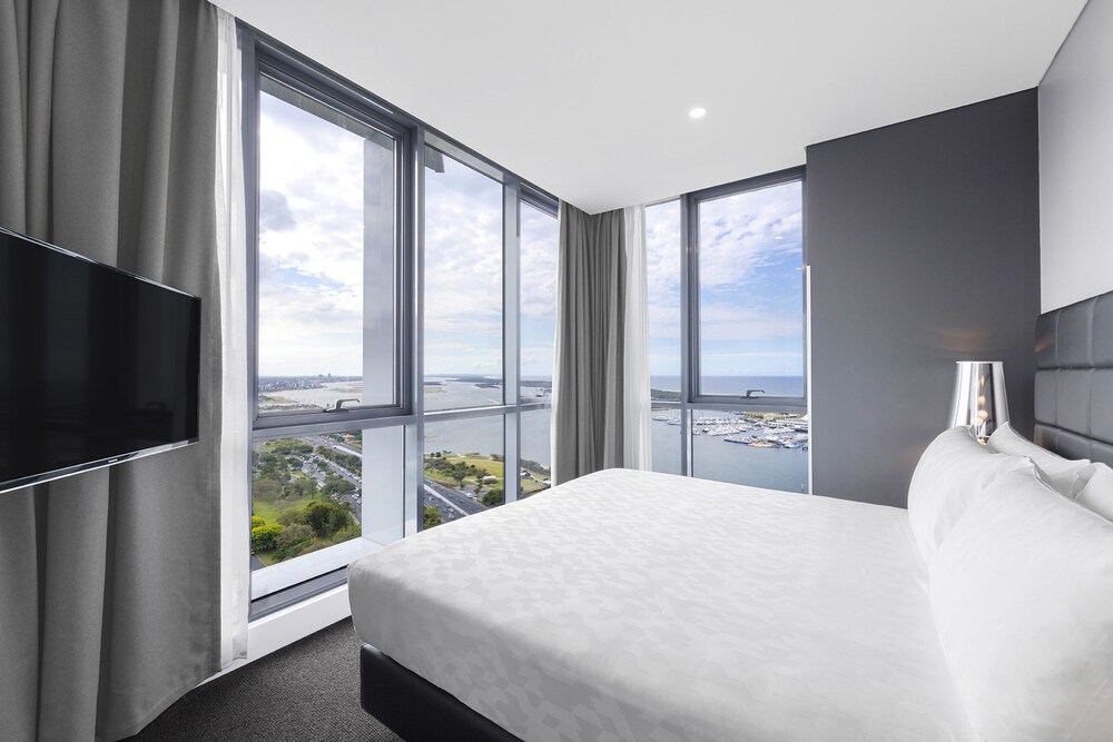 One Bedroom Ocean Suite - Guestroom
