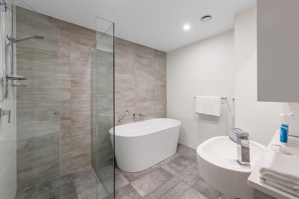 2 Bedroom Ocean Suite - Bathroom