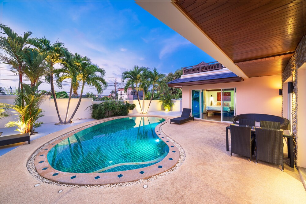 สระว่ายน้ำกลางแจ้ง (Villa 3 bedroom with pool)