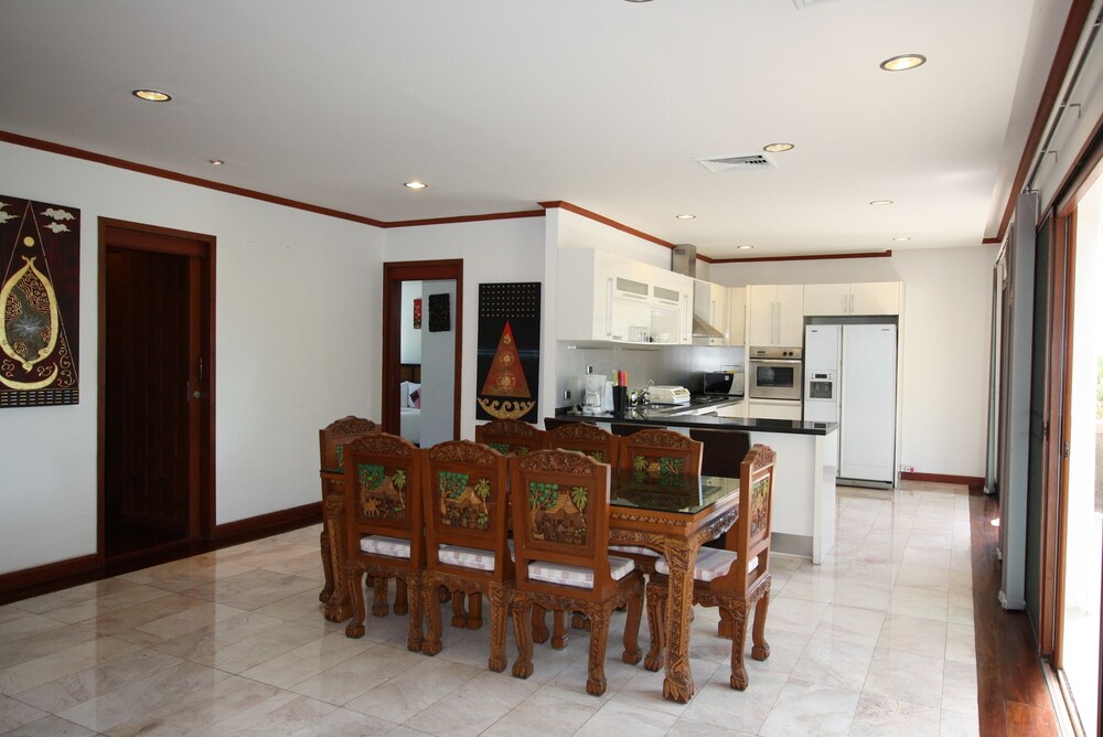 บริการอาหารในห้องพัก (Villa 3 Bedroom)
