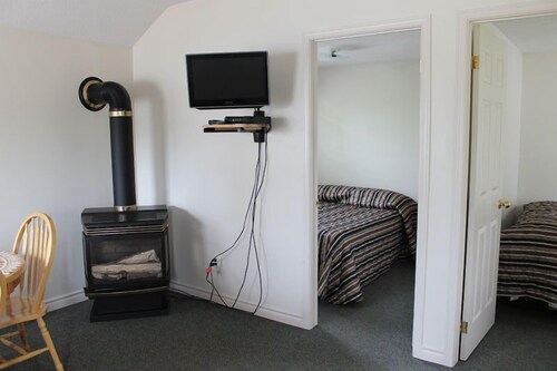 Cottage, 2 Bedrooms, Kitchen, Lake View - Living Area