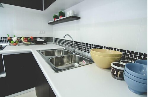 객실 내 주방 (3 Bedroom Apartment)