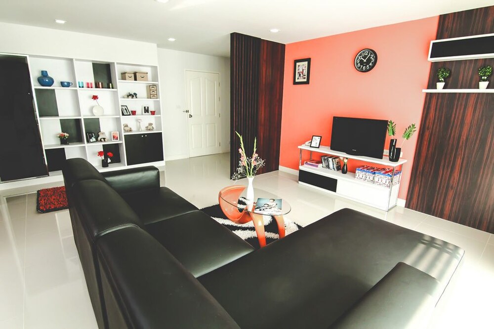 거실 공간 (3 Bedroom Apartment)
