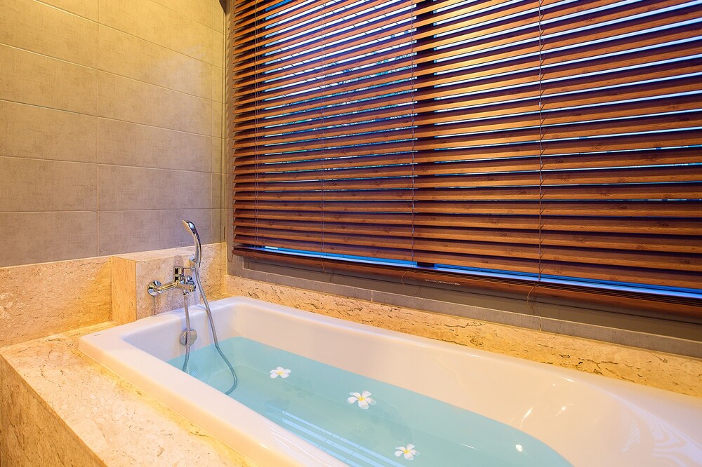 전신 욕조 (3 Bedroom Private Pool Villa)