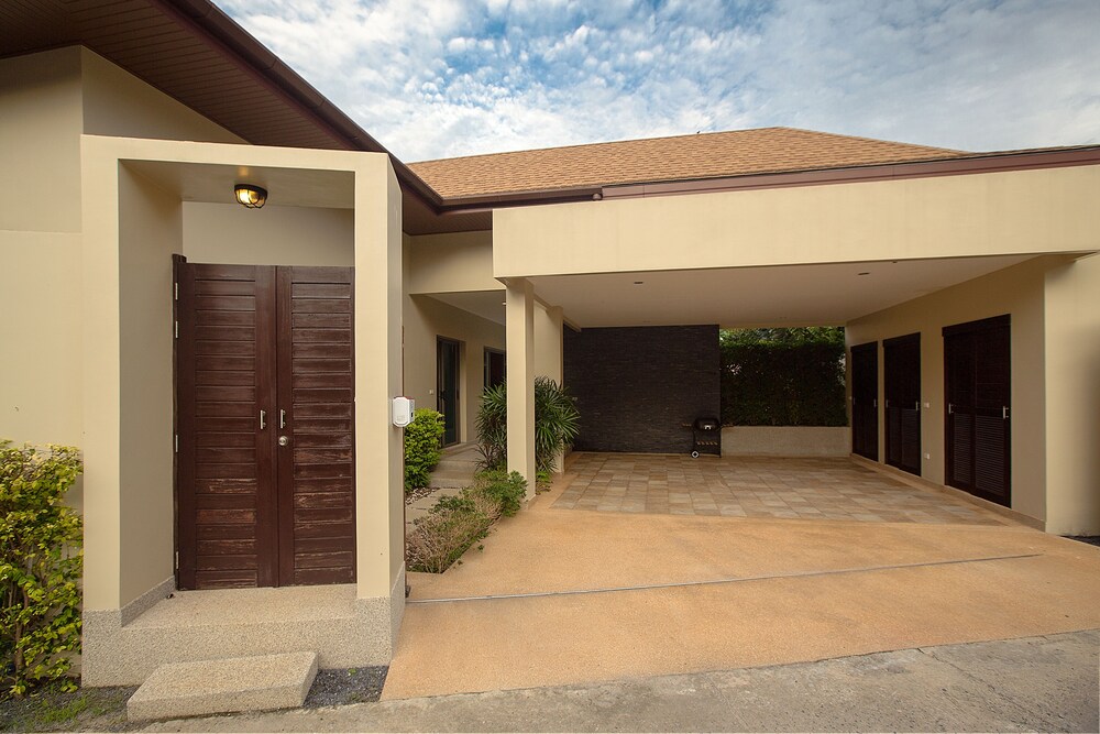 호텔 정면 (3 Bedroom Private Pool Villa)