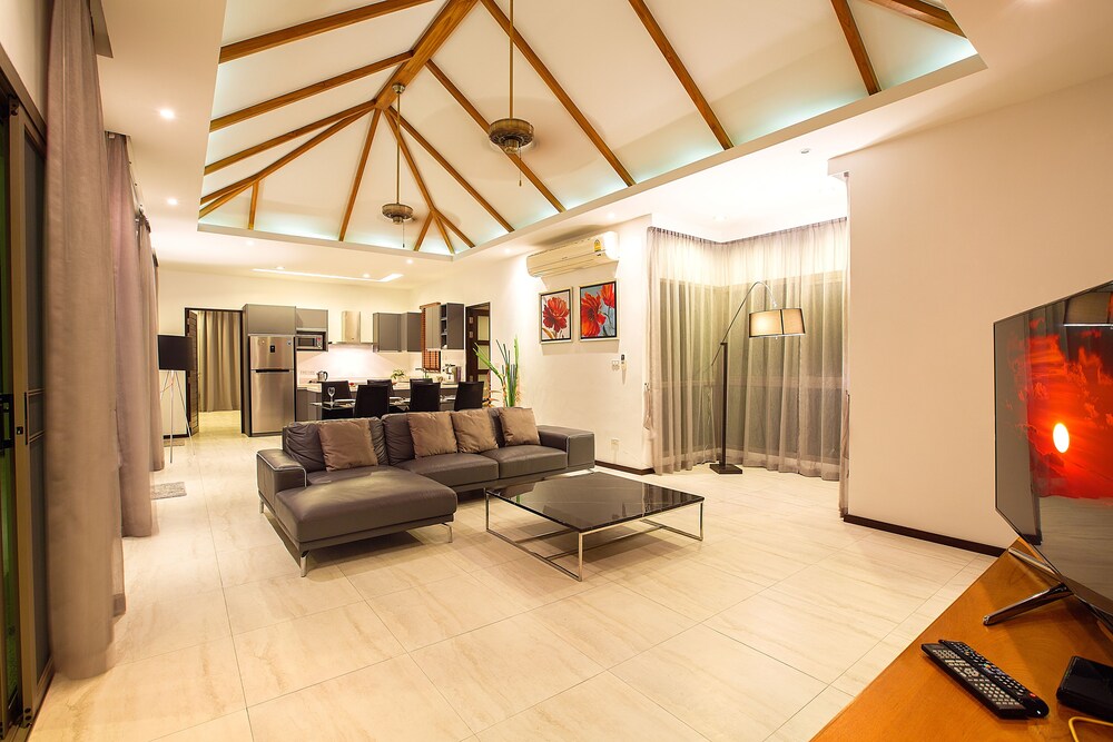 거실 (3 Bedroom Private Pool Villa)
