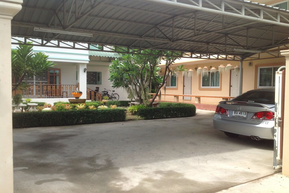 ที่จอดรถ