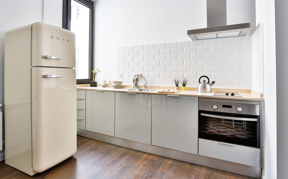 Cocina básica en la habitación