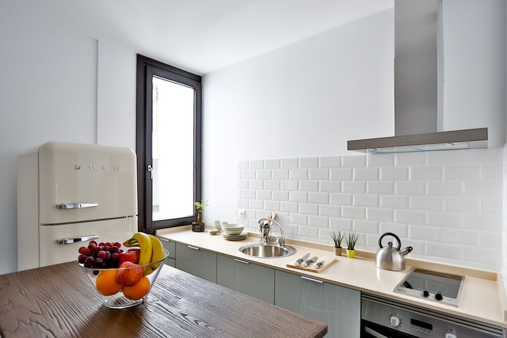 Cocina básica en la habitación