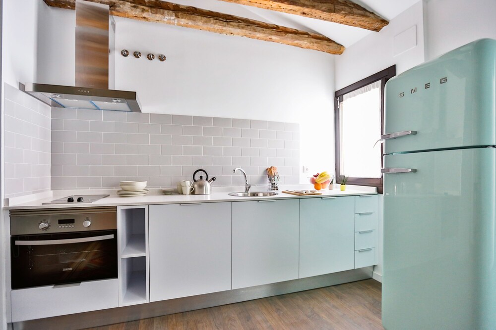 Cocina básica en la habitación