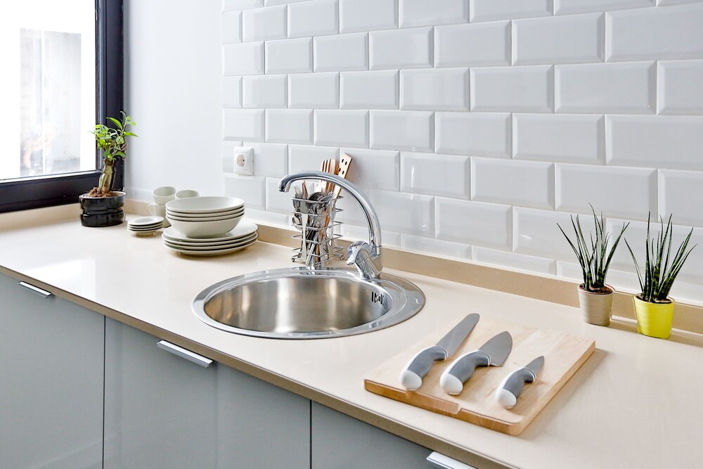 Cocina básica en la habitación