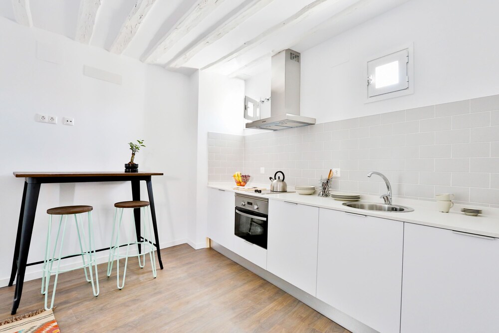 Cocina básica en la habitación