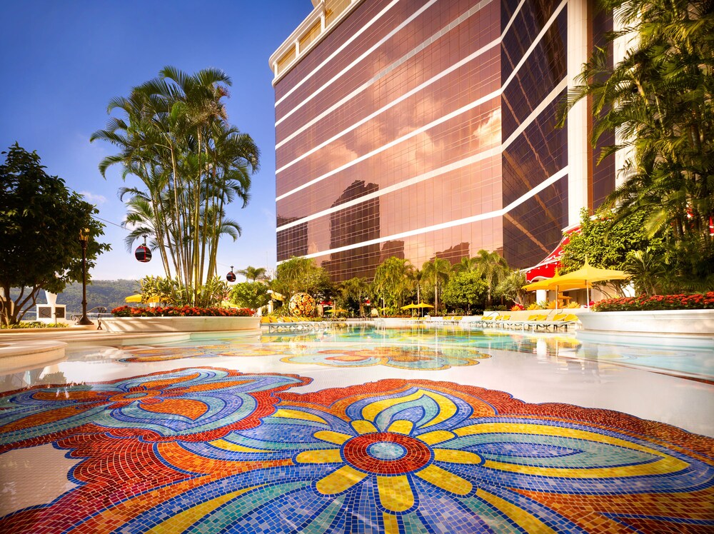 Outdoor pool, Wynn Palace