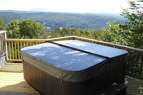 House, 6 Bedrooms - Outdoor Spa Tub