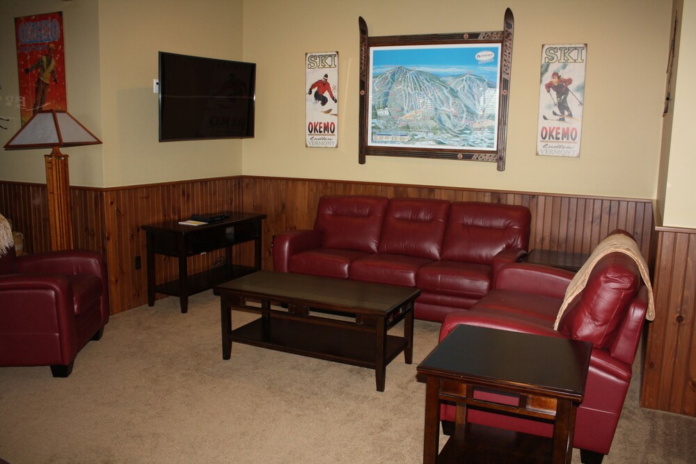 House, 6 Bedrooms - Lobby Sitting Area