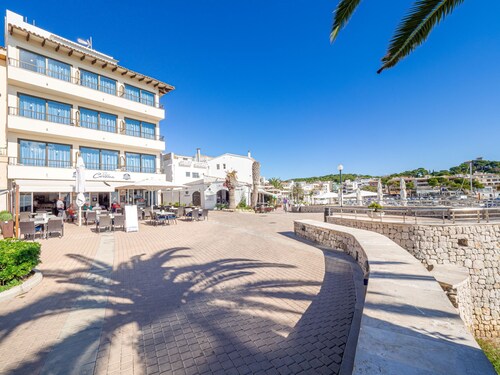 Hostal Port Corona