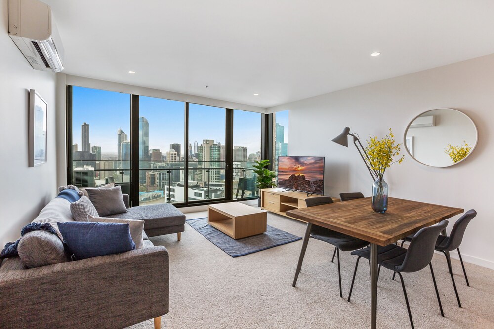 Executive Two Bedroom Two Bathroom Apartment - In-Room Dining