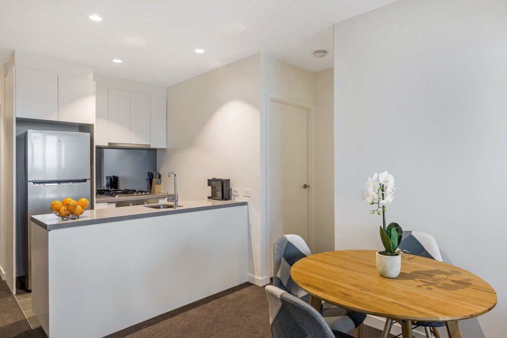 Deluxe Two Bedroom Two Bathroom en Suite - In-Room Dining