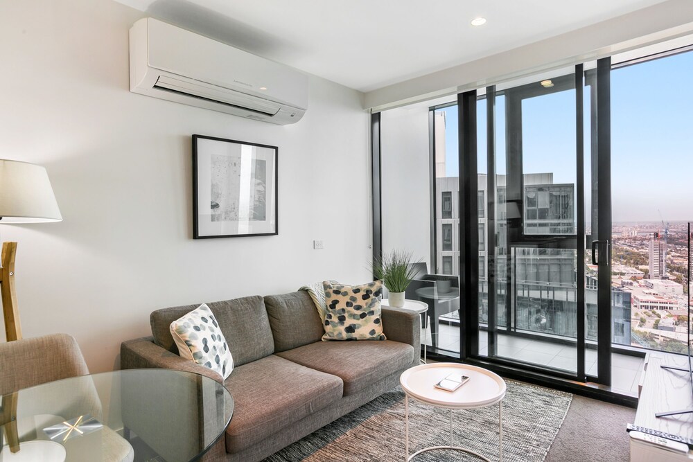 Executive One Bedroom Apartment - Guestroom