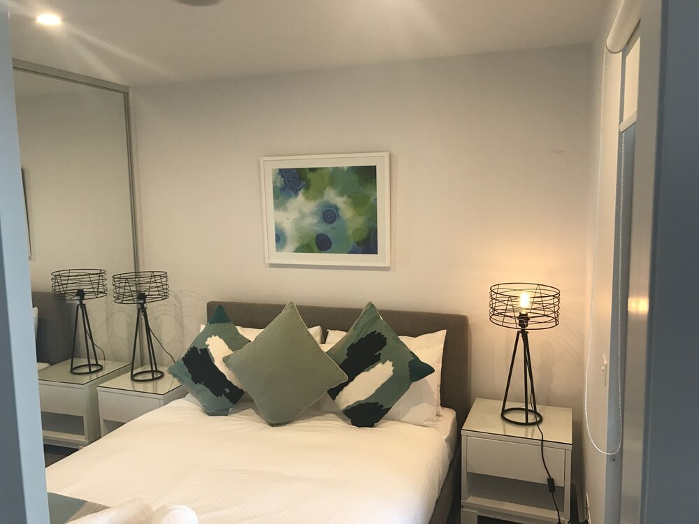 Executive One Bedroom Apartment - Guestroom