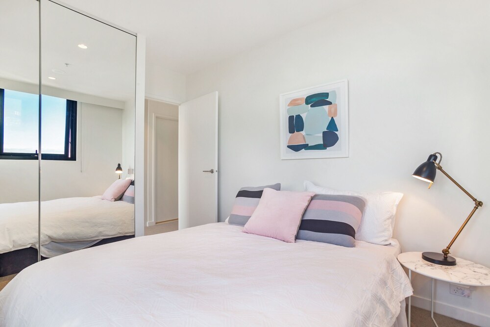 Executive Two Bedroom Two Bathroom Apartment - Guestroom