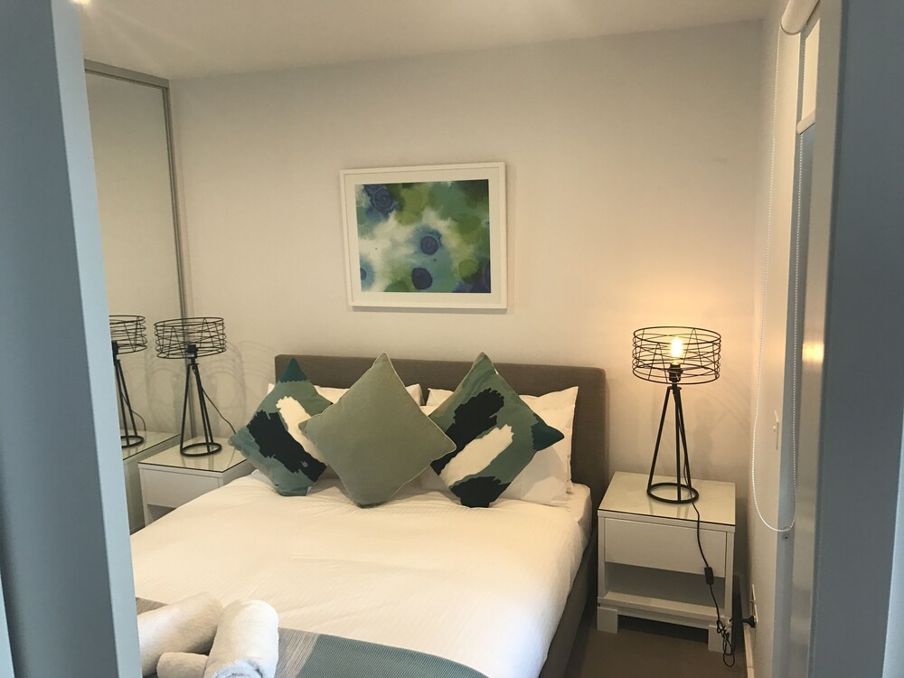 Executive One Bedroom Apartment - Guestroom