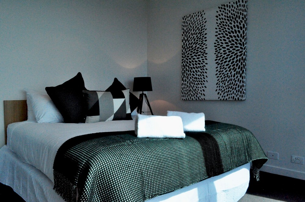Three Bedroom Penthouse - Guestroom