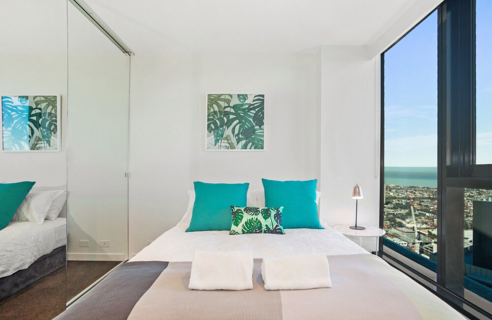 Executive Two Bedroom Two Bathroom Apartment - Guestroom