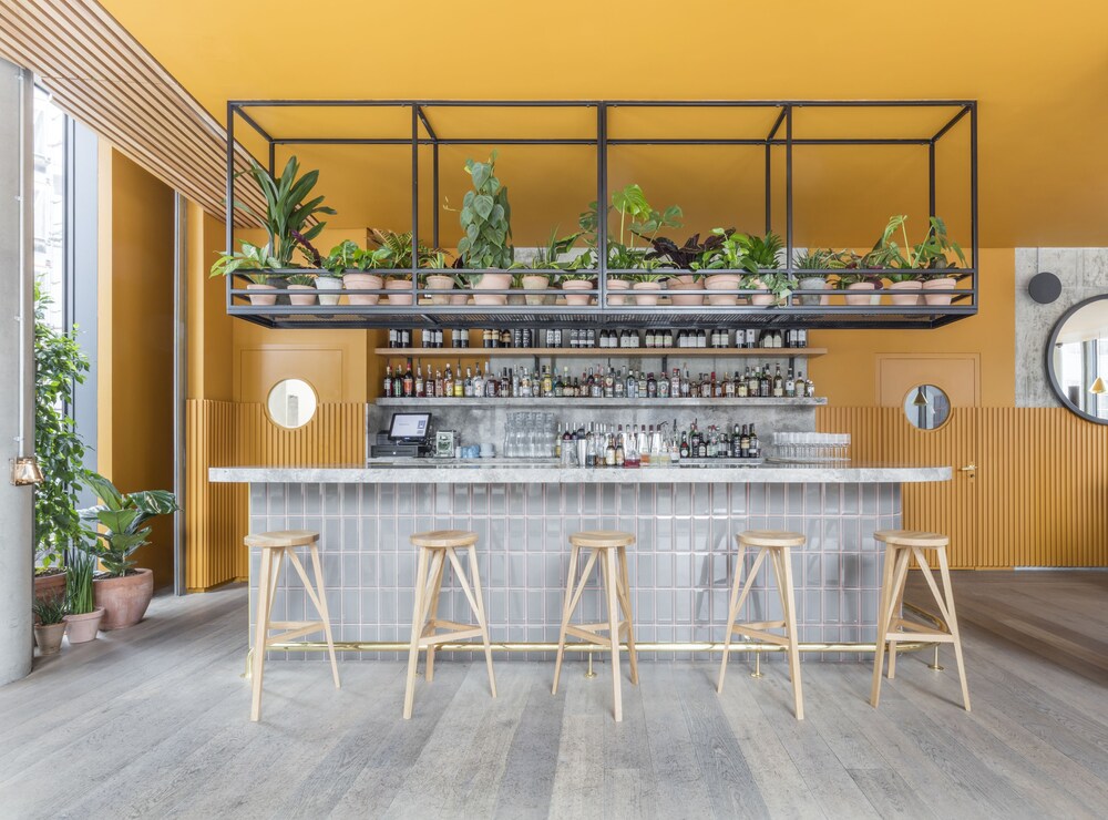Hotel Bar