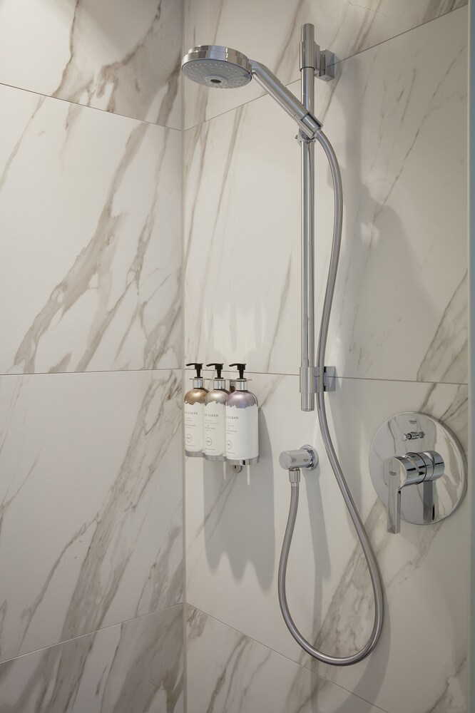 Dusche im Bad