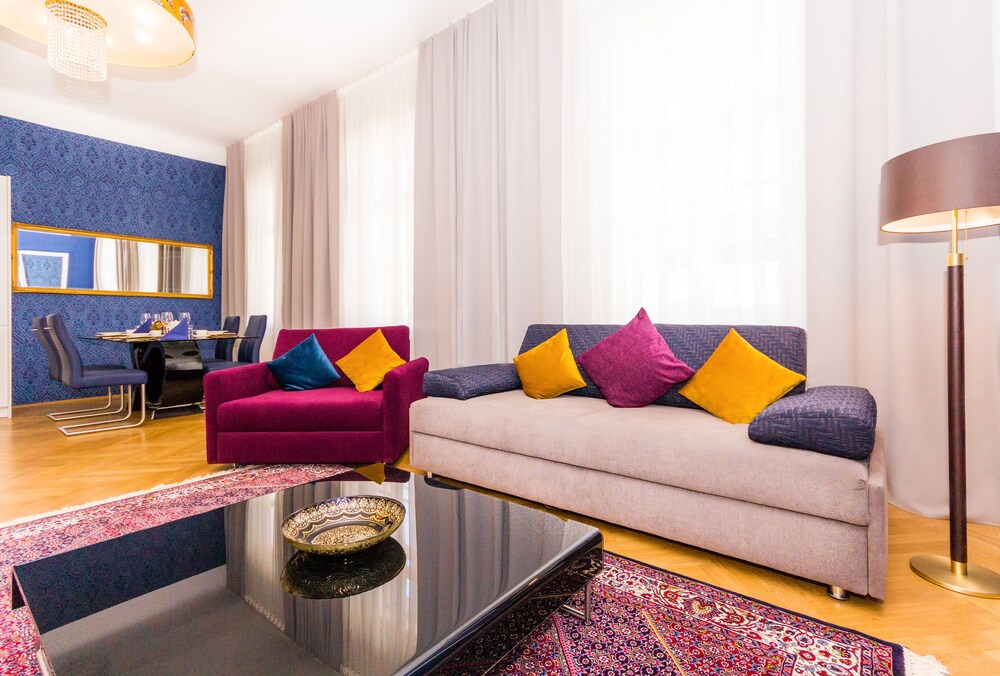 Wohnbereich (Deluxe-Maisonette, 1 King-Bett, Stadtblick)