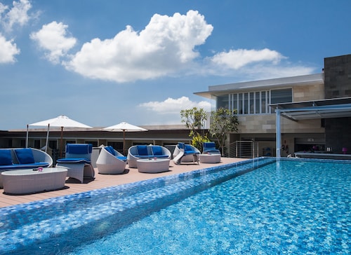 Sol House Bali Legian