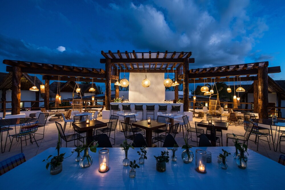 Poolside bar, Villas HM Palapas del Mar